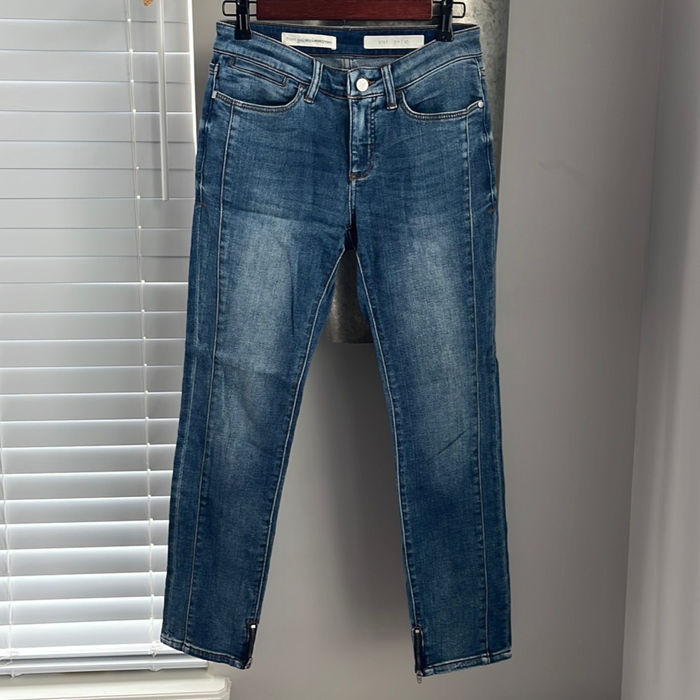 Pilcro size 27 crop jeans with zipper detail.